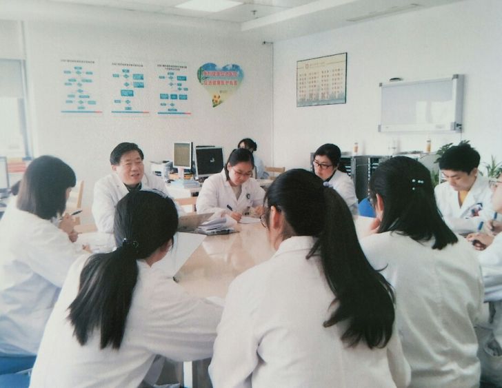 5.長征醫院腎內科梅長林教授教學查房指導.jpg