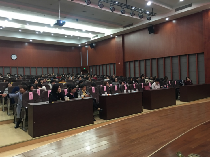 2018-11-30重癥醫(yī)學科崗員參加嘉興市急危重癥護理學會學習班238.png