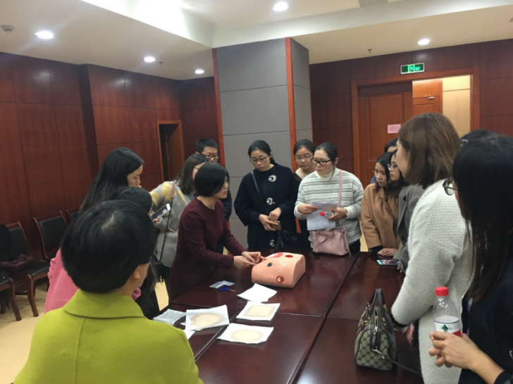2018-11-30重癥醫(yī)學科崗員參加嘉興市急危重癥護理學會學習班1104.png